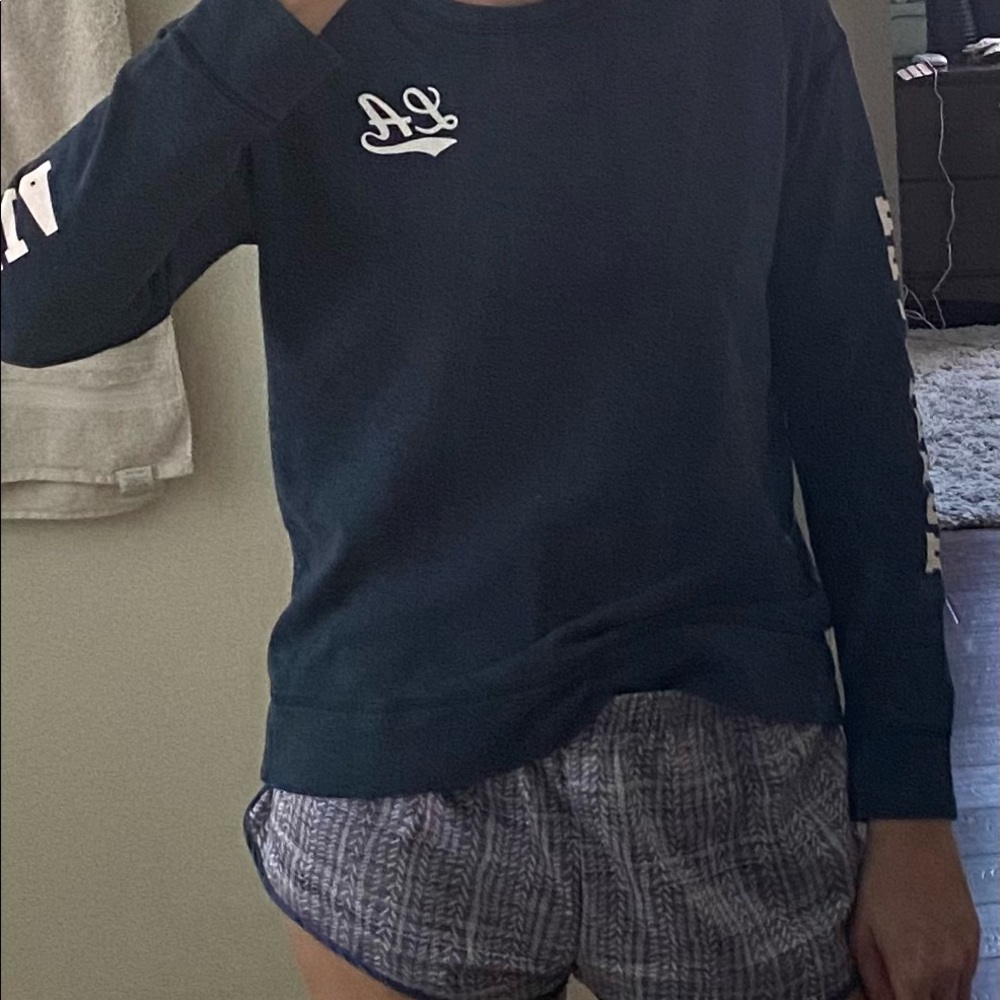 Hollister sweatshirt, size L